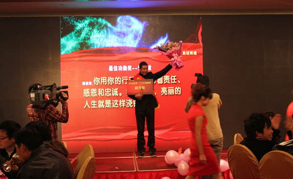 bevictor伟德官网60万元重奖忠诚员工